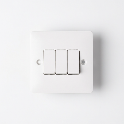 Elite Elegance 3 Gang 2 Way Light Switch 10AX White – Trade Carton (50 Pack)